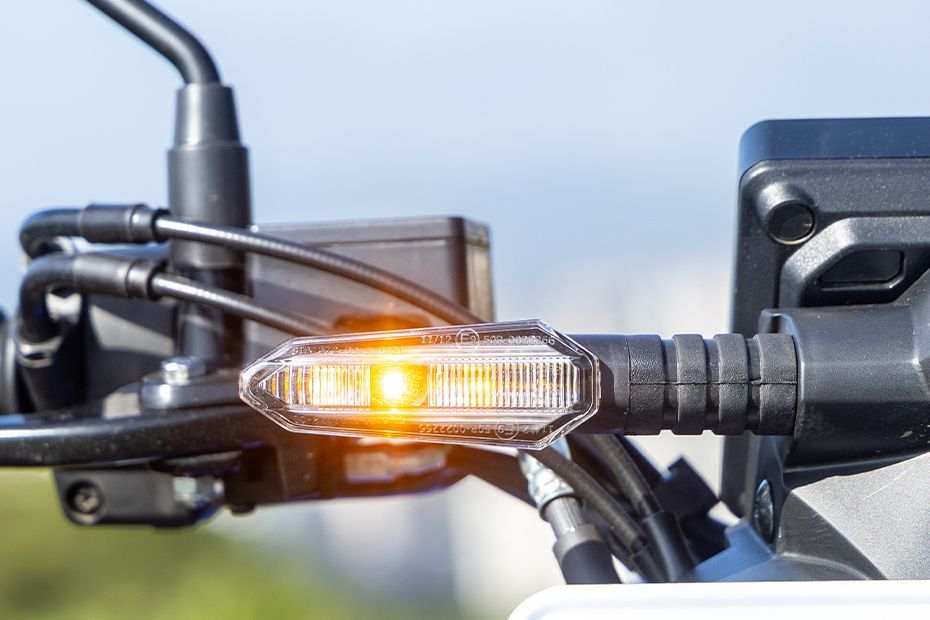 Front Indicator View of CB125 Hornet