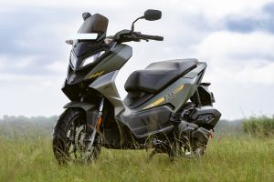 Front Left View of Xoom 160