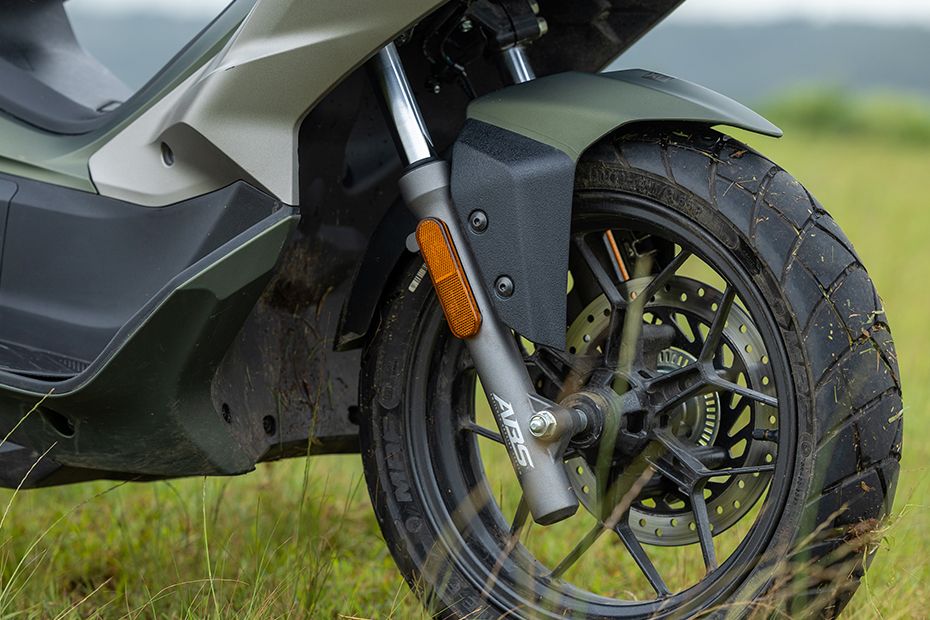 Front Suspension View of Xoom 160