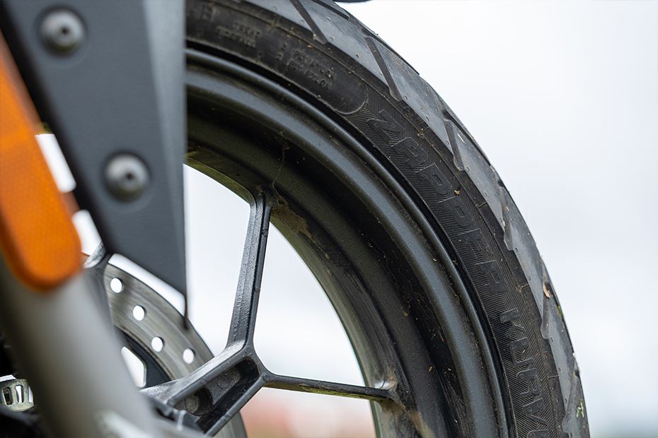 Front Tyre View of Xoom 160