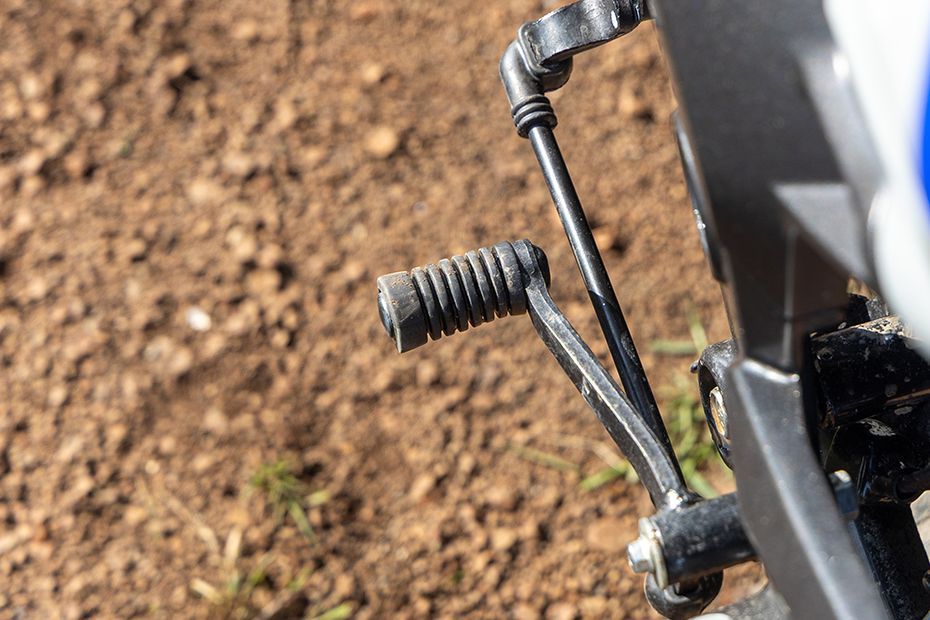 Gear Lever View of CB125 Hornet