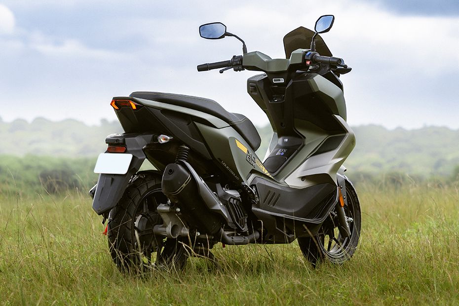 Rear Right View of Xoom 160