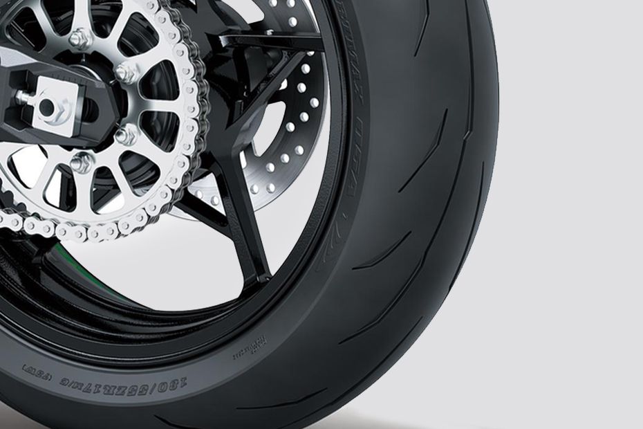 Rear Tyre View of Z900