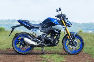 Right Side View of CB125 Hornet