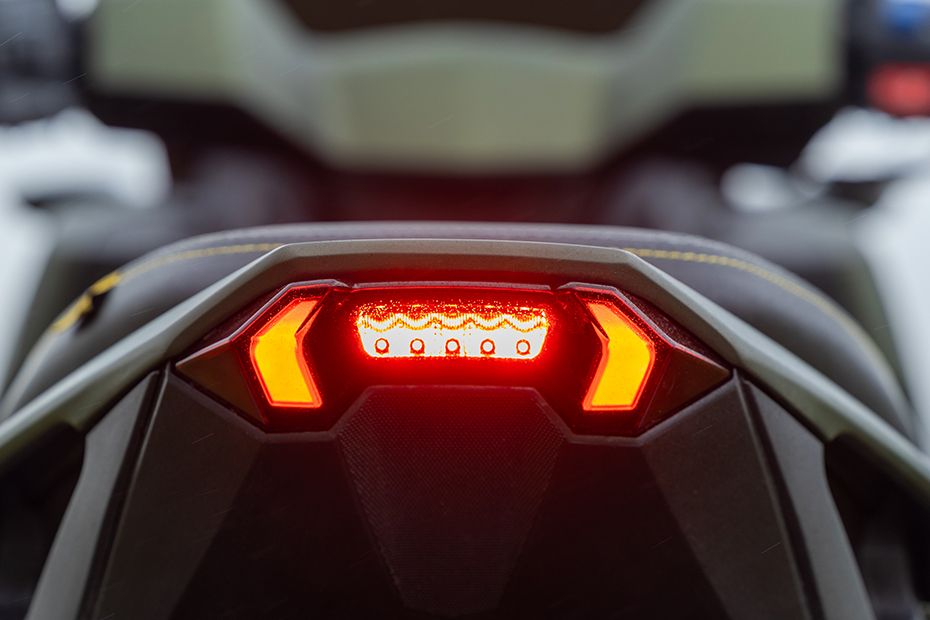 Tail Light of Xoom 160