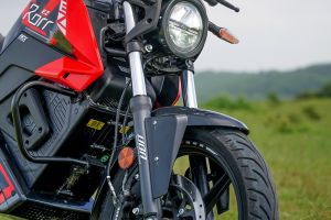 Front Suspension View of Rorr EZ Sigma