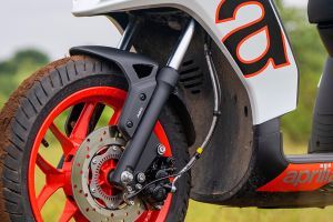 Front Suspension View of SR 175 hp.e