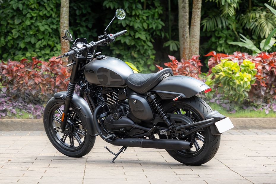 Yezdi Roadster Shadow Black - On Road Price, RTO, Insurance