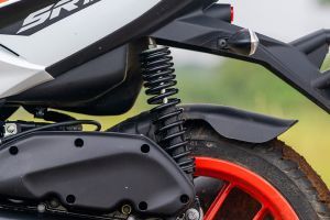 Rear Suspension View of SR 175 hp.e