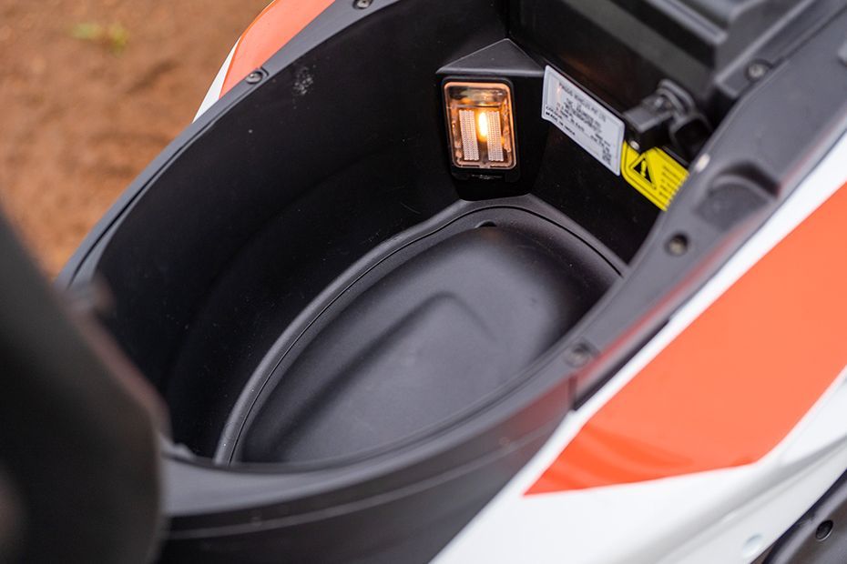 Seat Storage Side View of SR 175 hp.e
