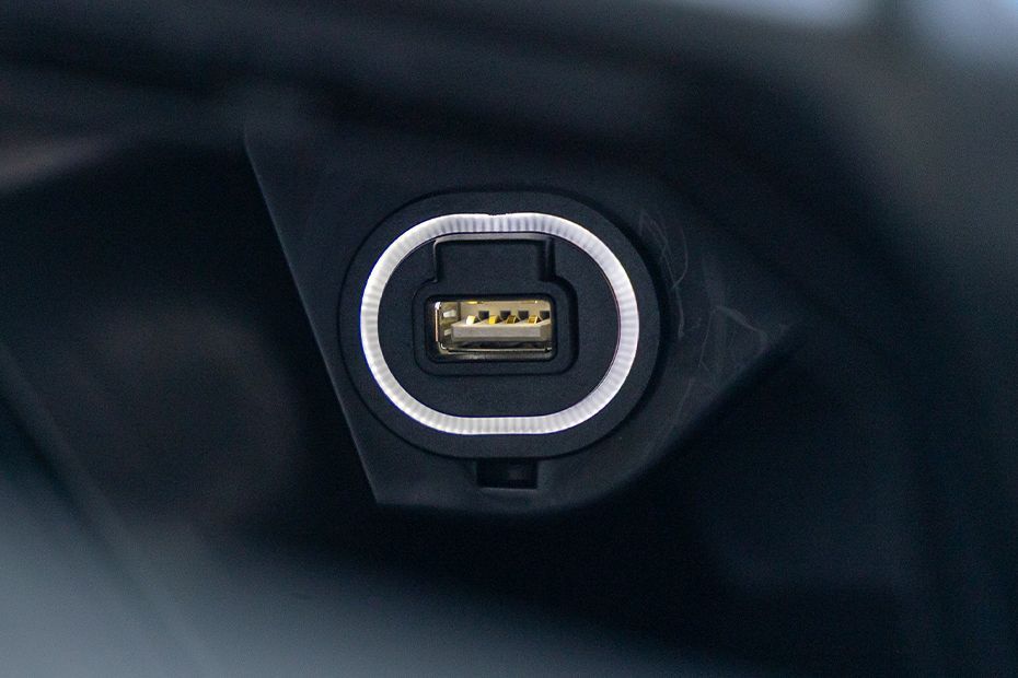 Charging ports of AEROX-E