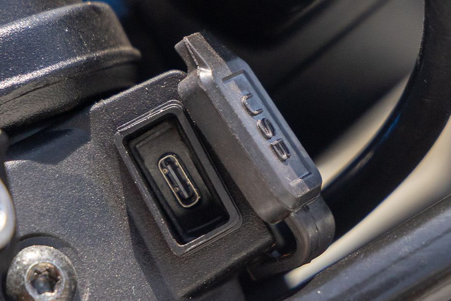 Charging ports of Scrambler 400 X