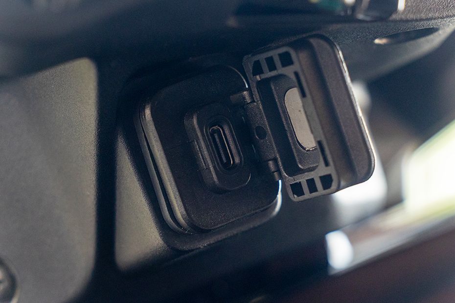 Charging ports of EC-06