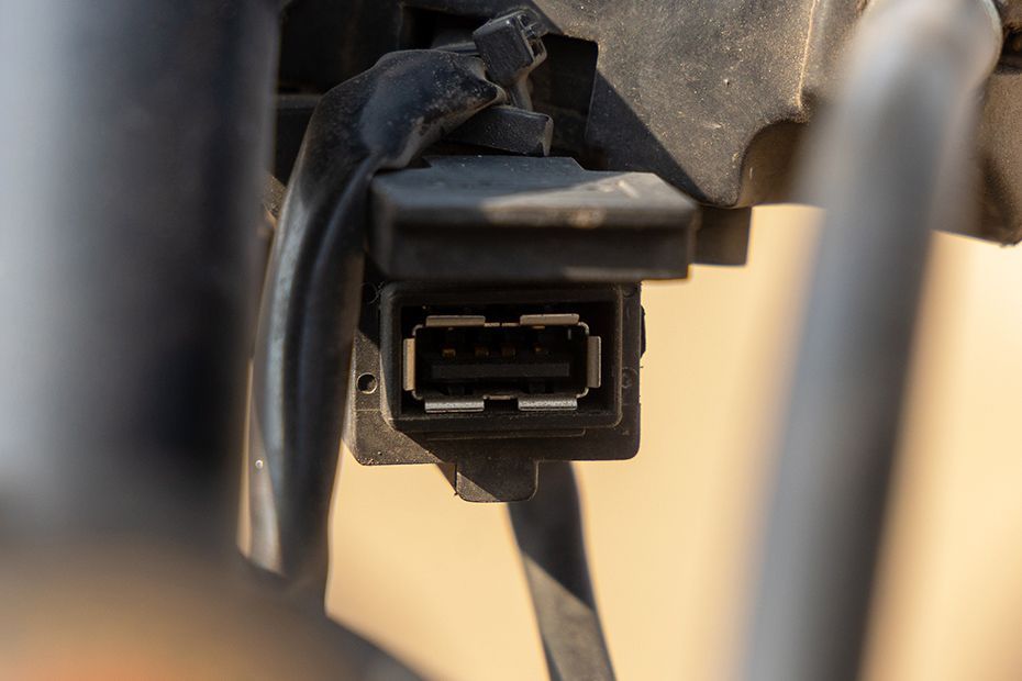 Charging ports of Scram 440