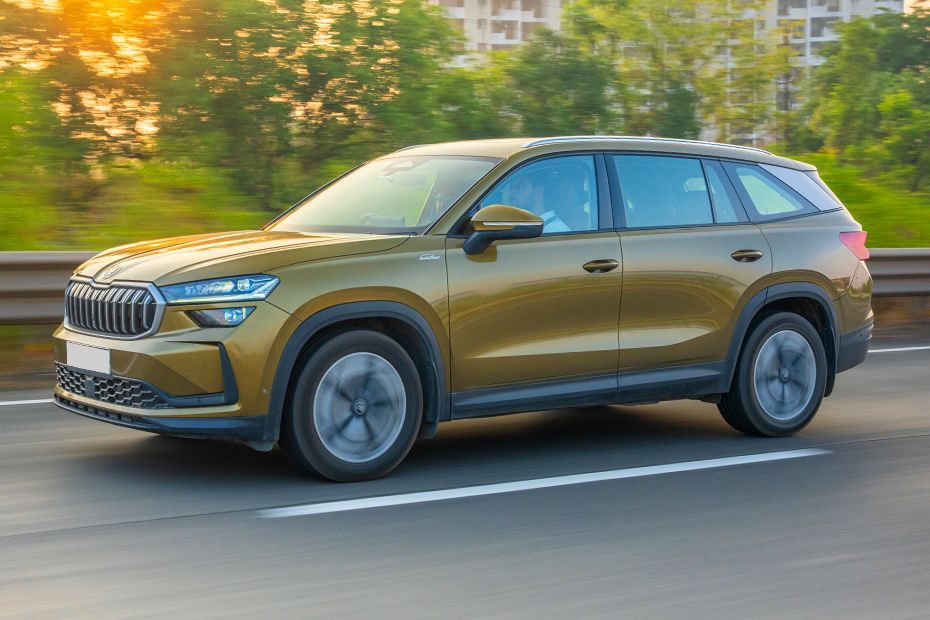 Driving: Front Left Quarter View Image of Kodiaq