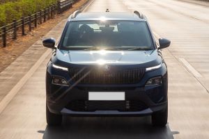 Driving: Front View Image of Kylaq