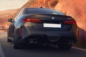 Driving: Rear Left Three Quarter View Image of M5