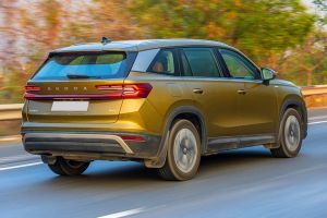 Driving: Rear Right Three Quarter View Image of Kodiaq