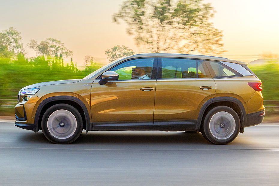 Driving: Side Profile (Left) View Image of Kodiaq