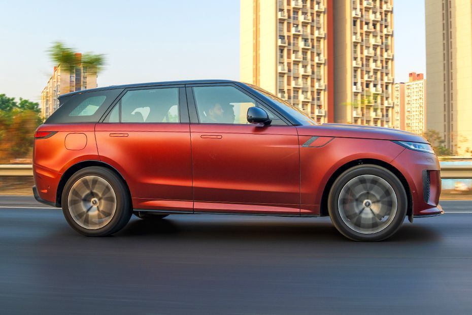 Driving: Side Profile (Right) View Image of Range Rover Sport