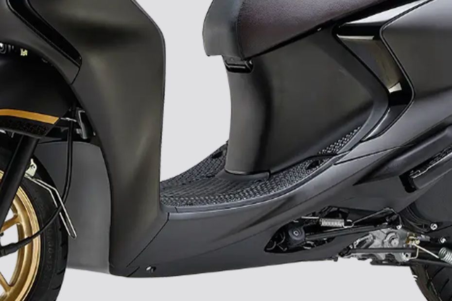 Floorboard of Fascino 125 Fi Hybrid