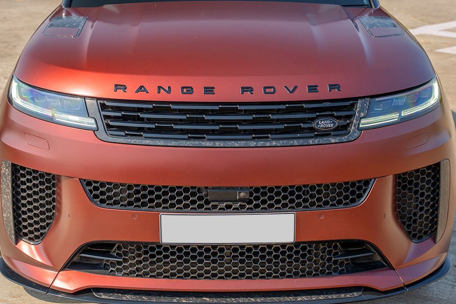 Front Grille Image of Range Rover Sport