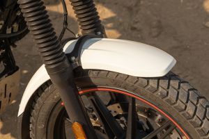 Front Mudguard & Suspension of Scram 440