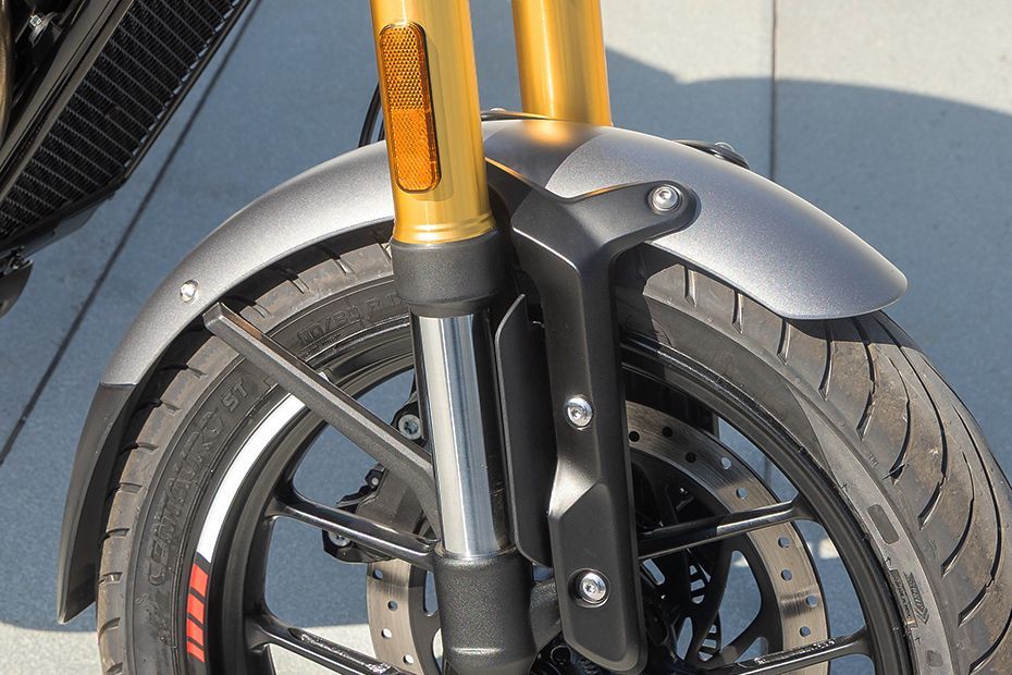 Front Mudguard & Suspension of Speed 400