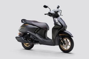 Front Right Quarter View of Fascino 125 Fi Hybrid