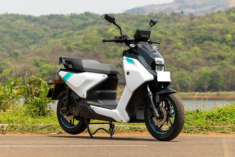Front Right Quarter View of EC-06