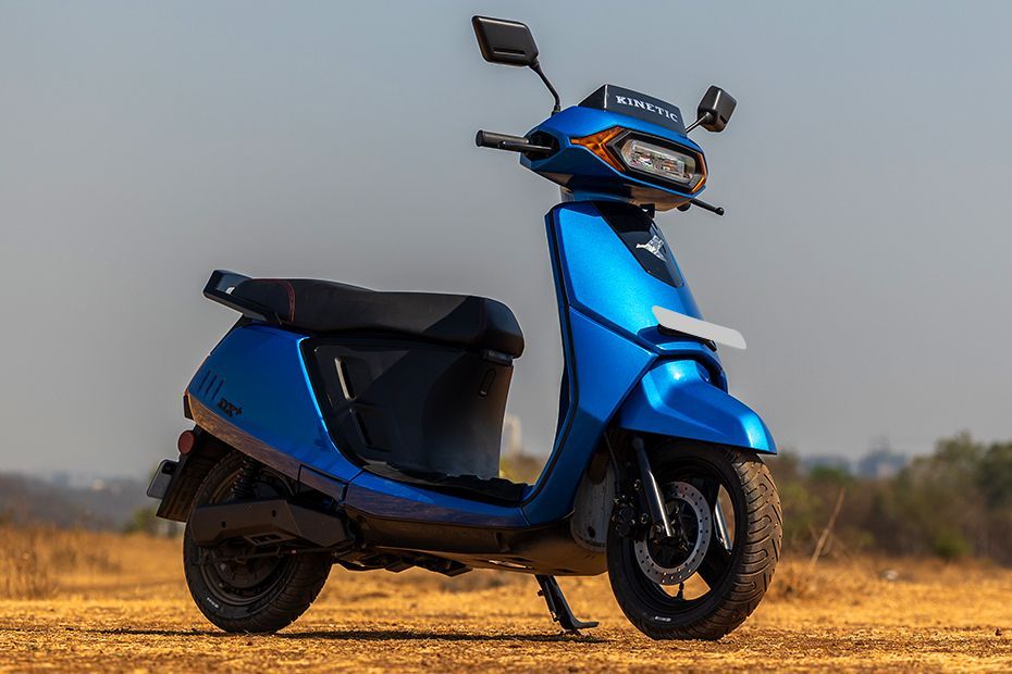 Front Right Quarter View of DX EV