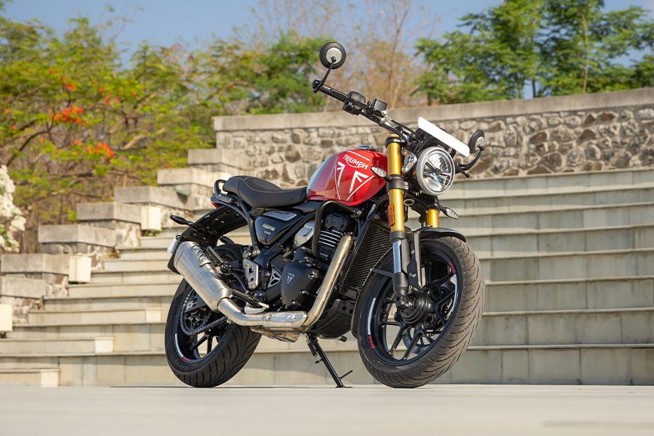 Front Right Quarter View of Speed 400