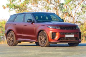 Front Right Quarter View Image of Range Rover Sport