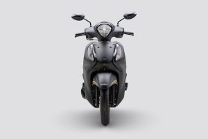 Front View of Fascino 125 Fi Hybrid