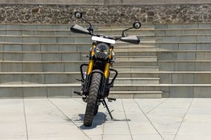 Front View of Scrambler 400 X