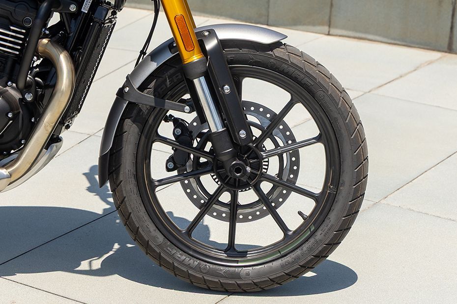 Front Wheel of Scrambler 400 X