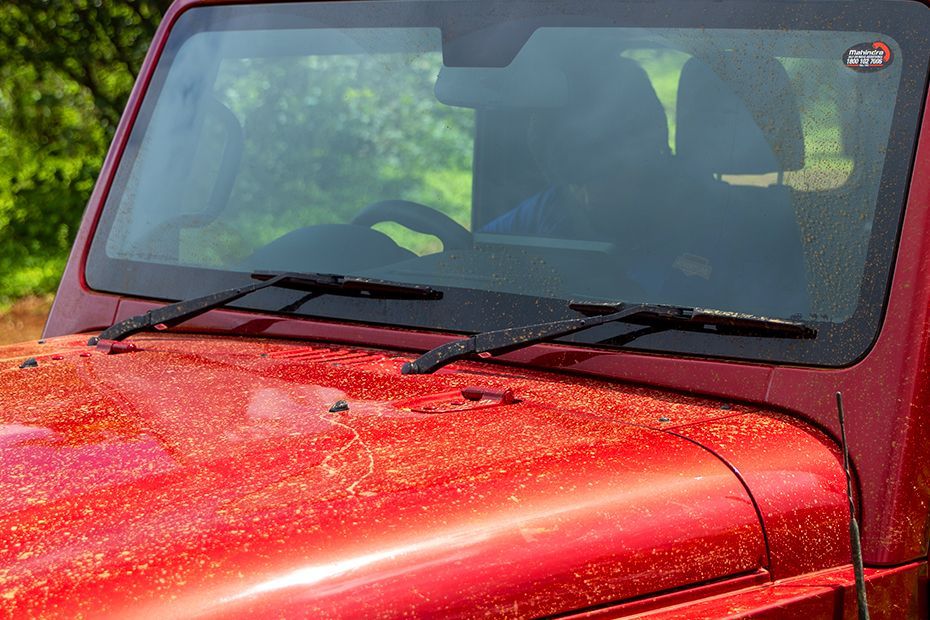 Front Windshield and Wiper Image of Thar