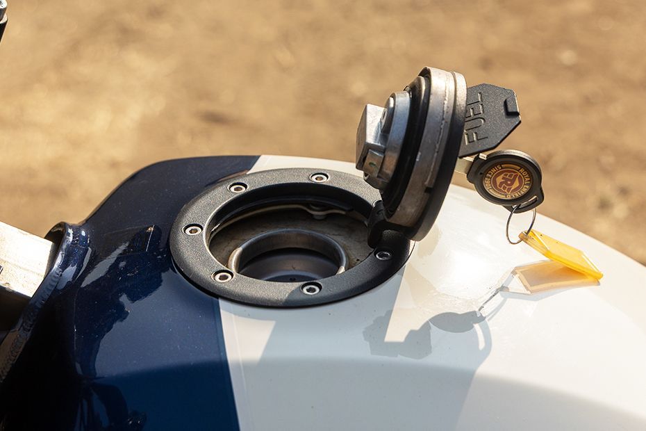 Fuel Lid (Open) of Model_