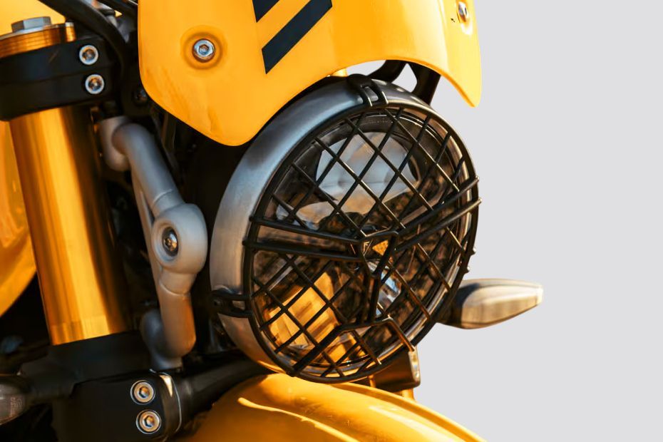 Headlamp of Scrambler 400 XC
