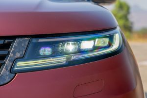 Headlight Image of Range Rover Sport