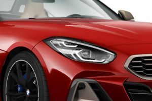 Headlight Image of Z4