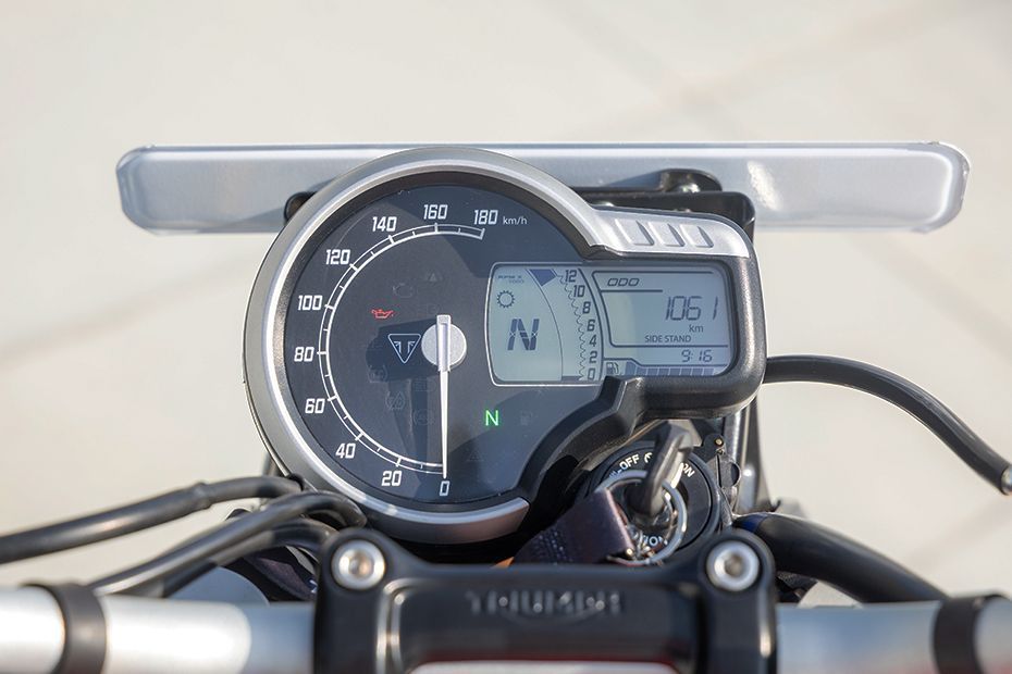 Instrument Cluster of Speed 400