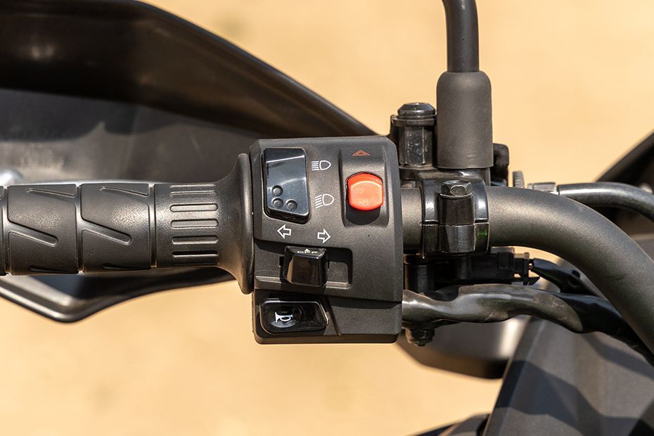 Switchgear (Left) of  Versys X 300