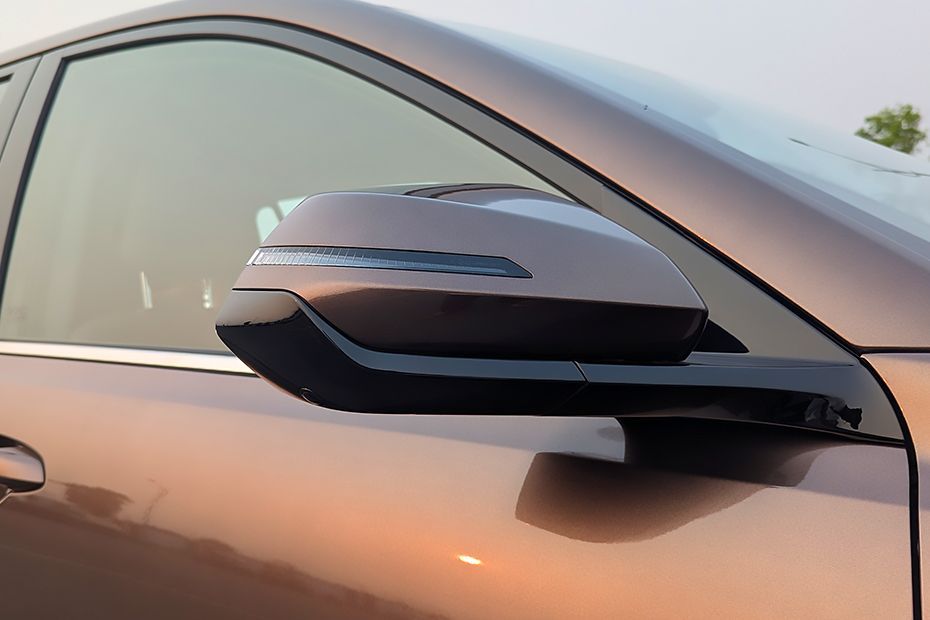Outside Mirror Image of VF MPV 7
