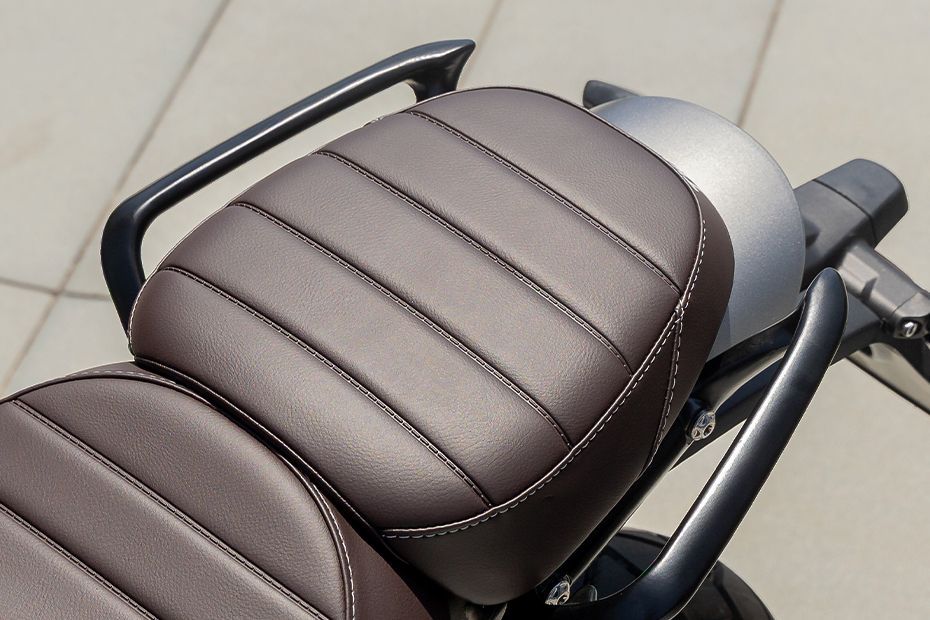 Pillion Seat of Scrambler 400 X