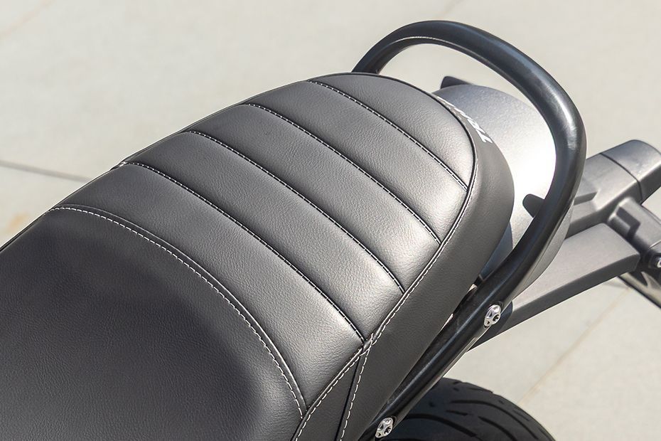 Pillion Seat of Speed 400