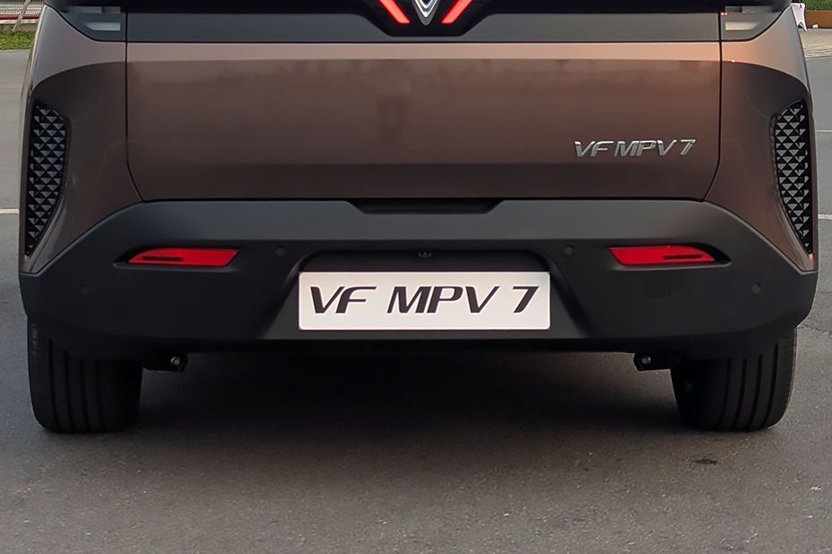 Rear Bumper Image of VF MPV 7