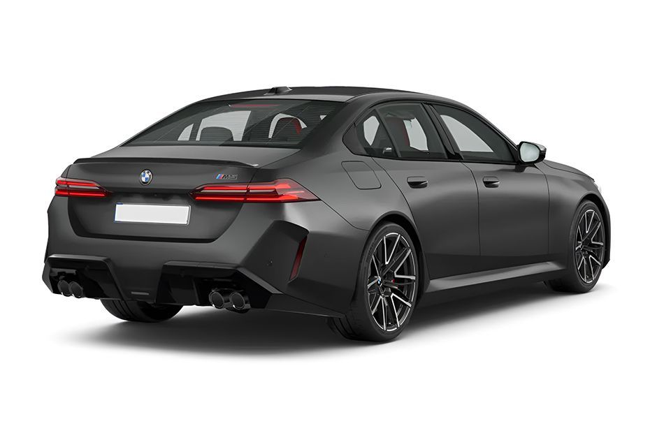 Rear Right Three Quarter View Image of M5
