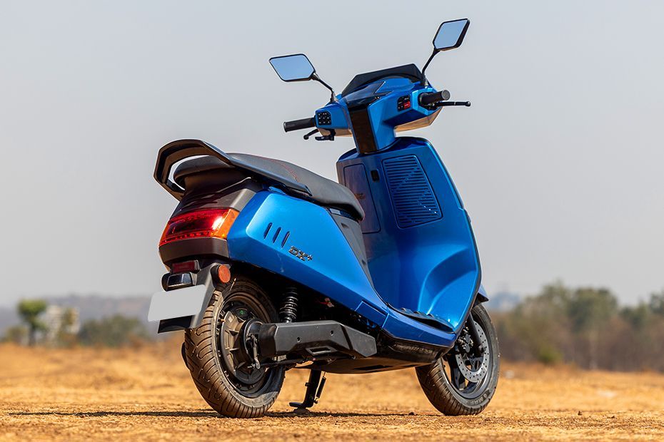 Rear Right Three Quarter View of DX EV