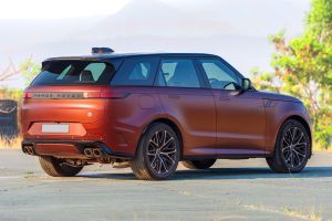 Rear Right Three Quarter View Image of Range Rover Sport
